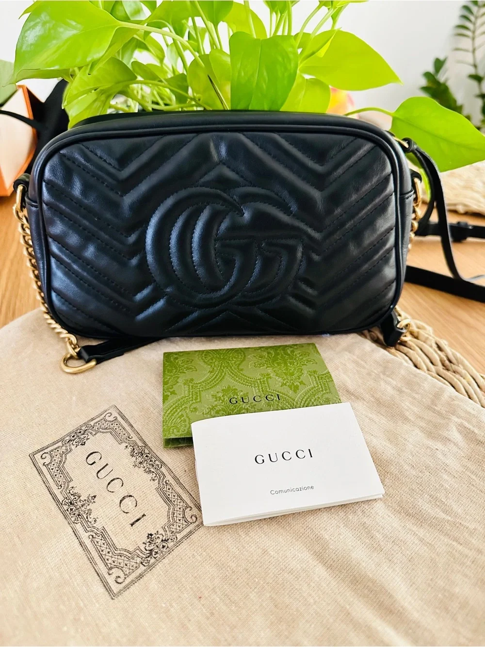 Gucci compact black